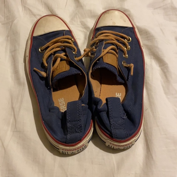 Women’s size 6 converse - Picture 2 of 2